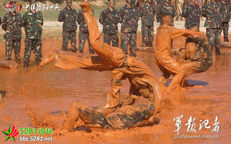 图说中国<em>特种兵</em>:我军猎人训练<em>穿越</em>16道障碍险