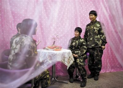 大学生<em>女兵</em>报到 <em>年龄</em>最小仅17岁-军人风采贴图